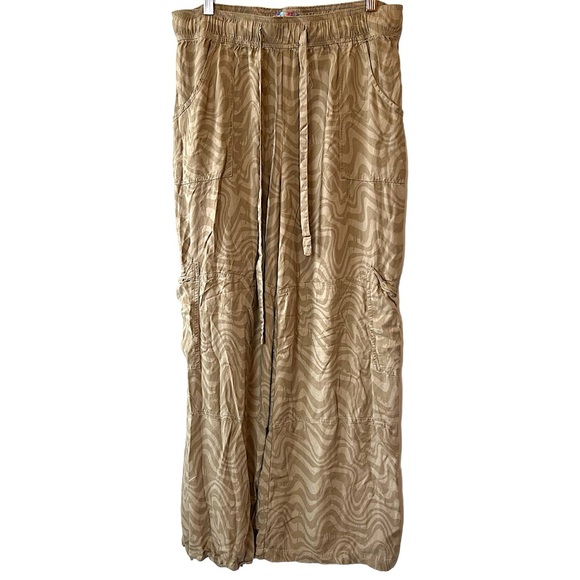 Urban Outfitters Cargo Pants Wide Leg in Swirl Tan Print size Large - Picture 2 of 6